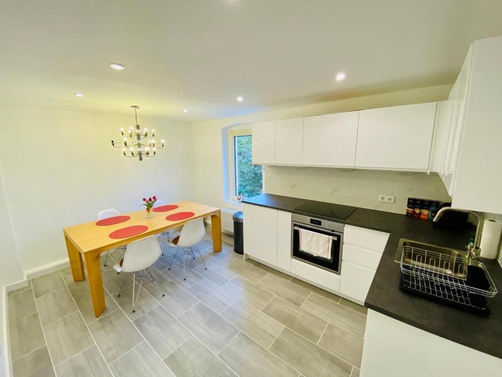 Cute Apartment - Detmold City Center - Large Kitchen, Bath, South Facing Balcony - Free Parking And Wifi Ngoại thất bức ảnh
